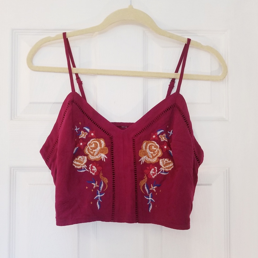 ☘3 for $24☘Adorable embroidered floral crop top